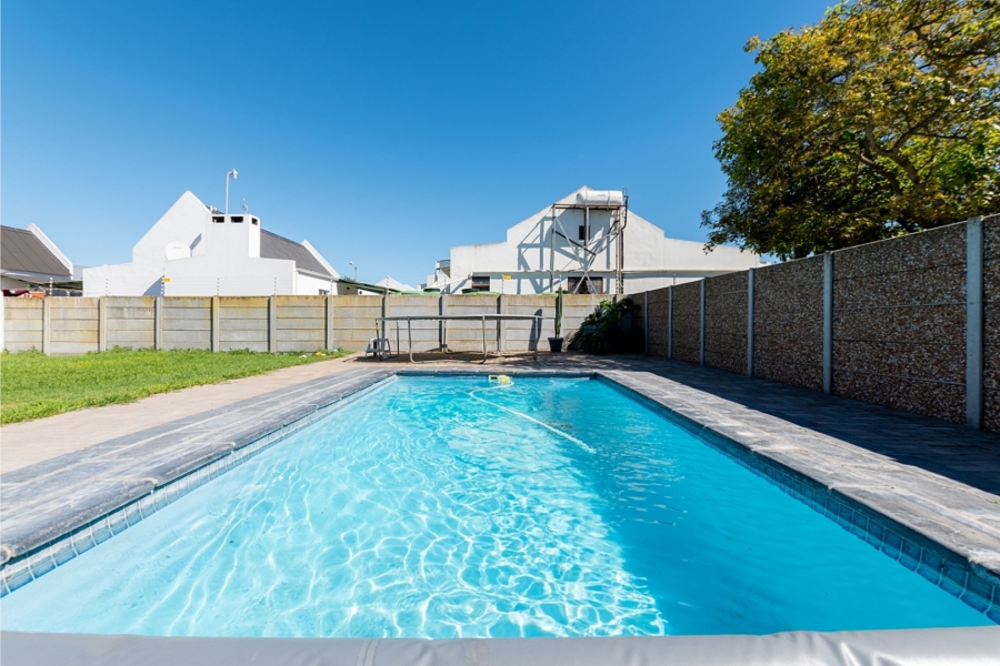 4 Bedroom Property for Sale in Laaiplek Western Cape